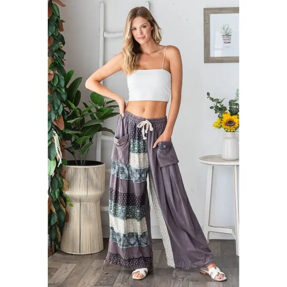 Oli & Hali Pants - The Oli & Hali Washed Mixed Print Wide Leg Pants Size Small